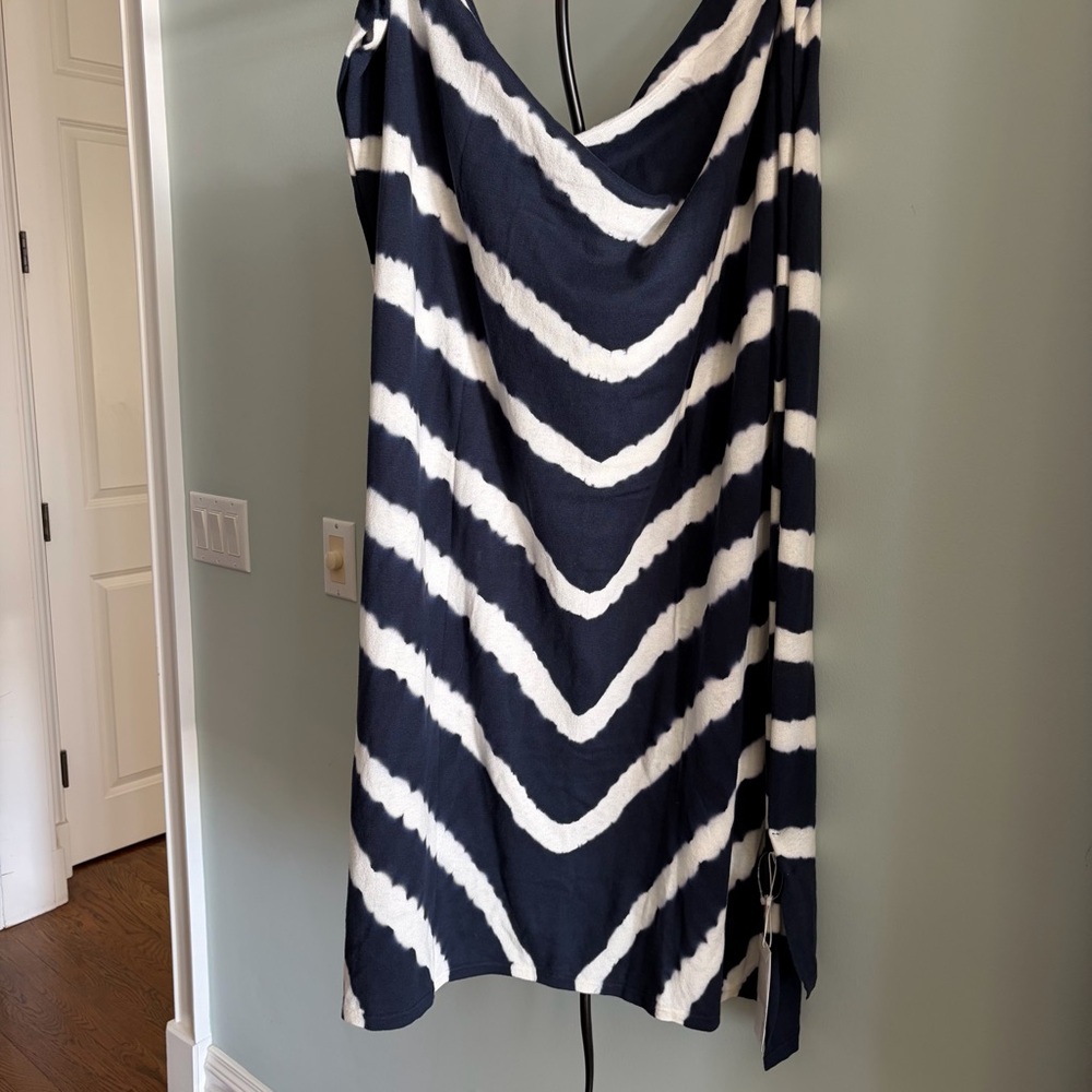 NWT MINNIE ROSE
TIE DYE SHAWL/WRAP